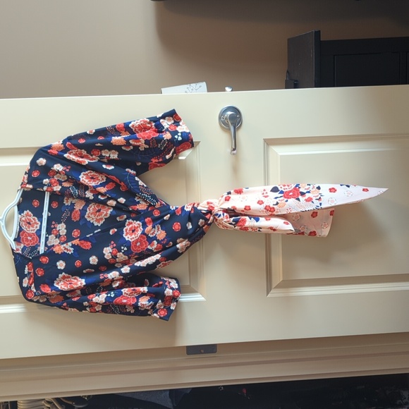 Violet and Claire Size M Japanese Cherry Blossom Floral Blouse - Picture 7 of 7